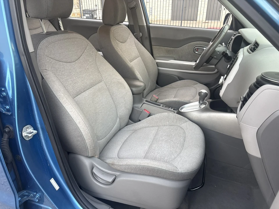 2017 Kia Soul - Image 19 of 27