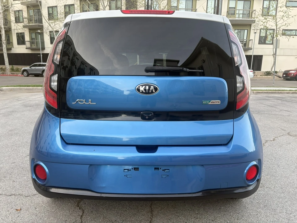 2017 Kia Soul - Image 7 of 27