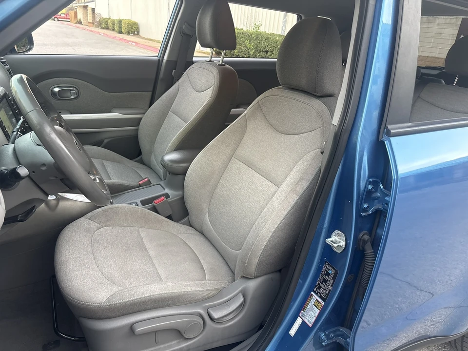 2017 Kia Soul - Image 17 of 27