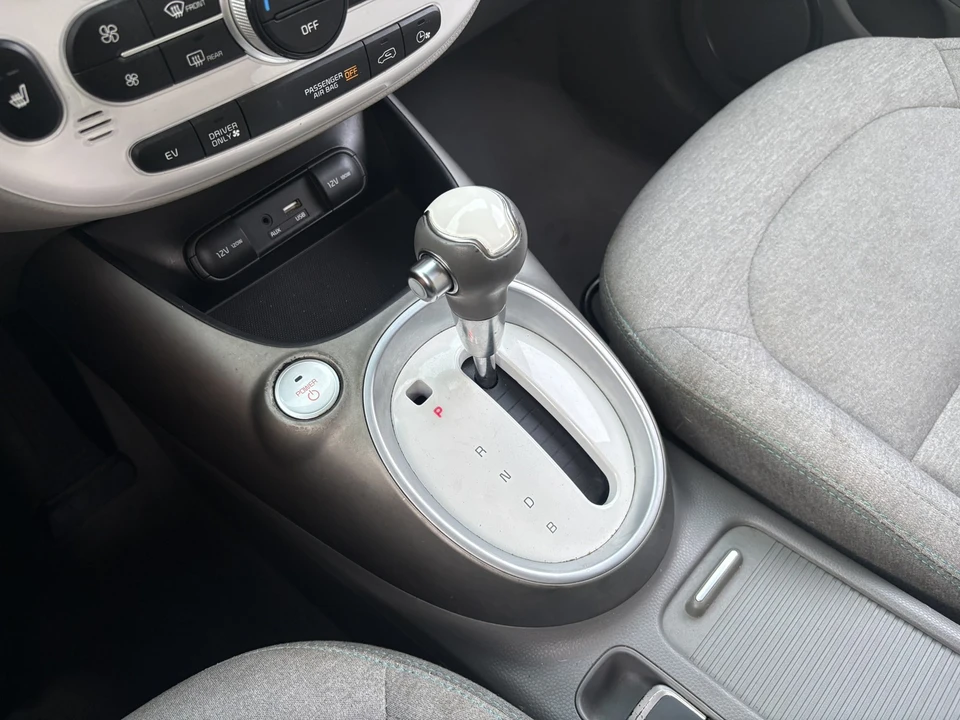 2017 Kia Soul - Image 24 of 27