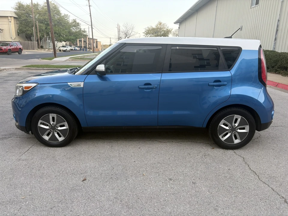 2017 Kia Soul - Image 4 of 27