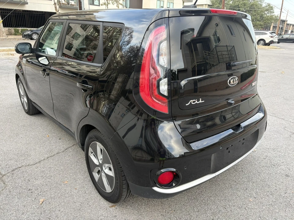 2017 Kia Soul - Image 5 of 21