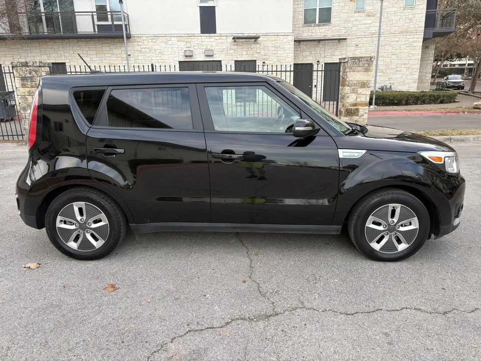 2017 Kia Soul - Image 10 of 21