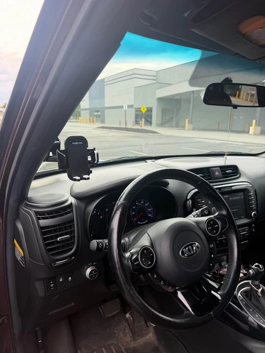 2017 Kia Soul - Image 5 of 10