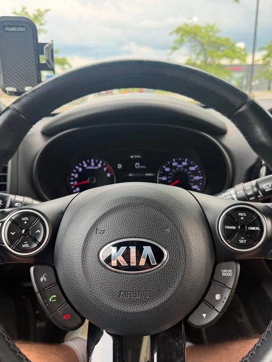 2017 Kia Soul - Image 8 of 10