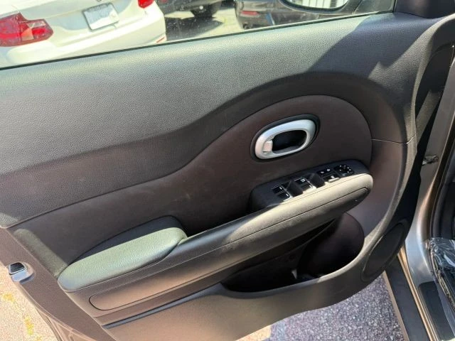 2017 Kia Soul - Image 11 of 21