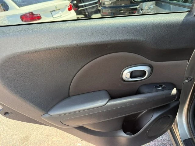 2017 Kia Soul - Image 12 of 21