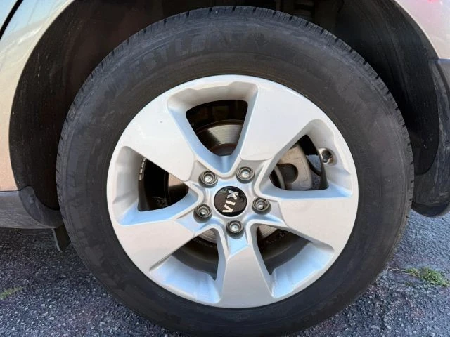 2017 Kia Soul - Image 9 of 21