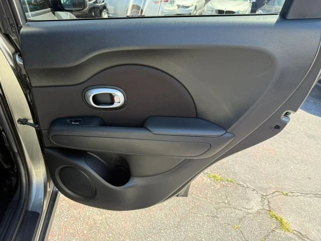 2017 Kia Soul - Image 15 of 21
