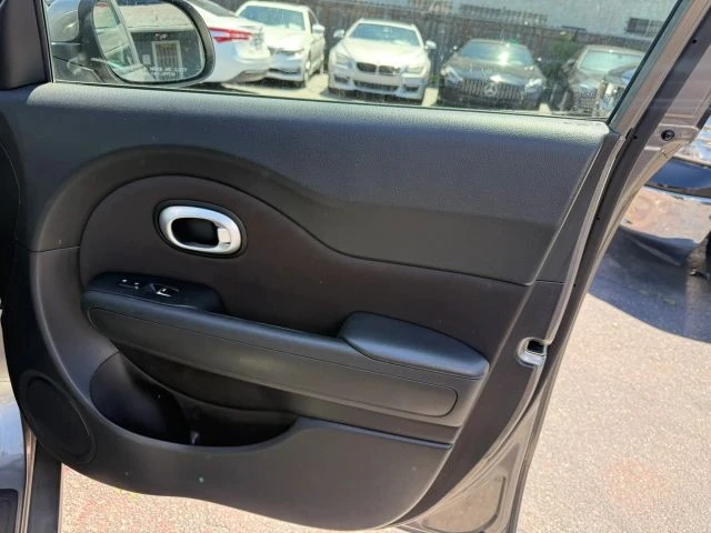 2017 Kia Soul - Image 17 of 21