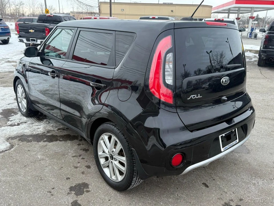 2017 Kia Soul - Image 7 of 12