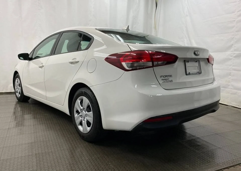 2017 Kia Forte - Image 6 of 11