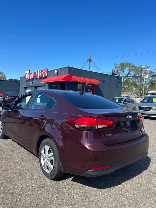 2017 Kia Forte - Image 7 of 14