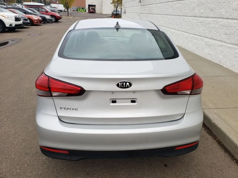 2017 Kia Forte - Image 5 of 19