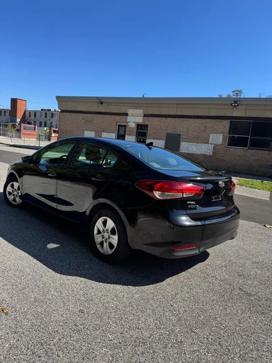 2017 Kia Forte - Image 4 of 8