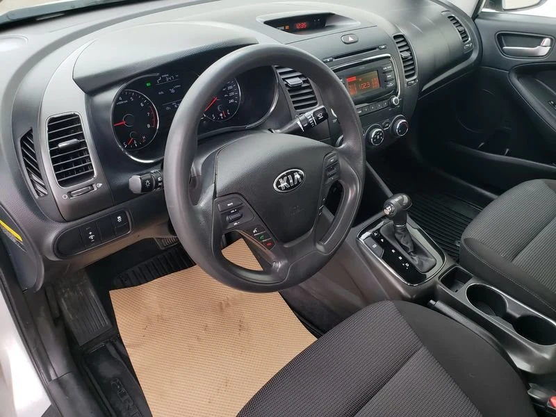2017 Kia Forte - Image 6 of 19
