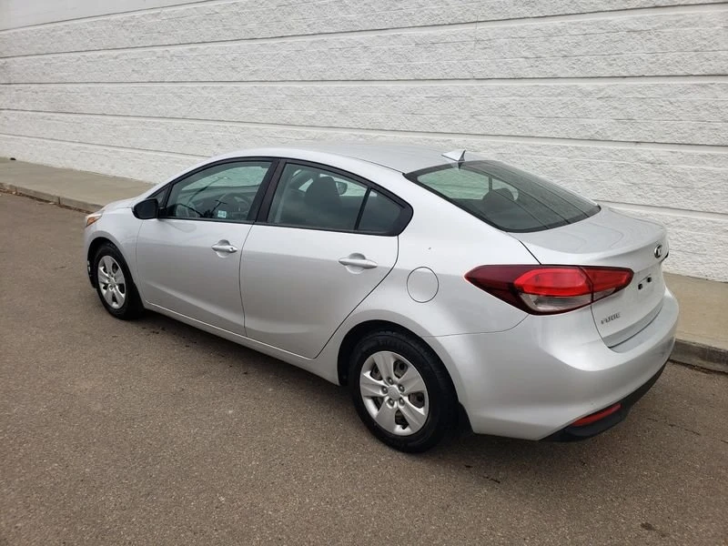 2017 Kia Forte - Image 4 of 19