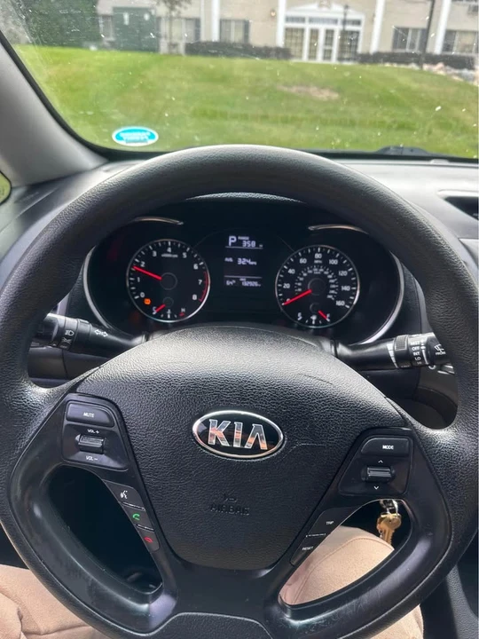 2017 Kia Forte - Image 6 of 7