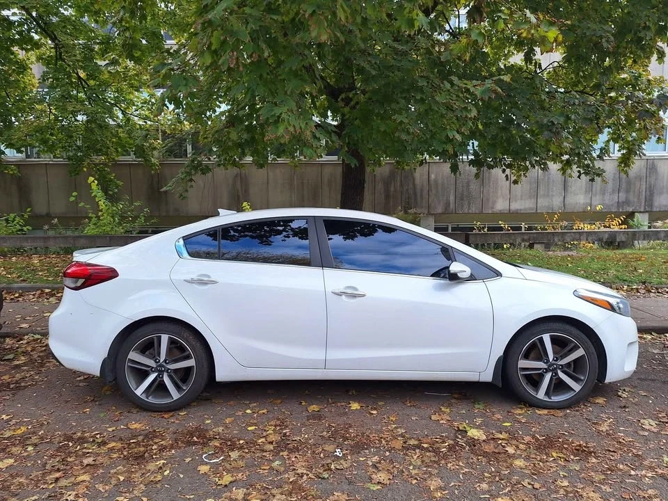 2017 Kia Forte - Image 2 of 10