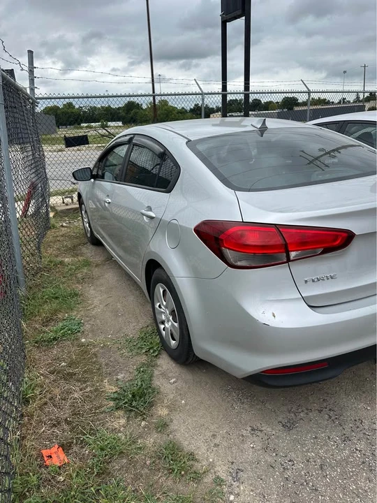 2017 Kia Forte - Image 11 of 12