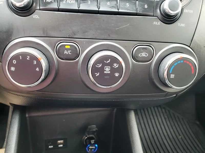 2017 Kia Forte - Image 13 of 19