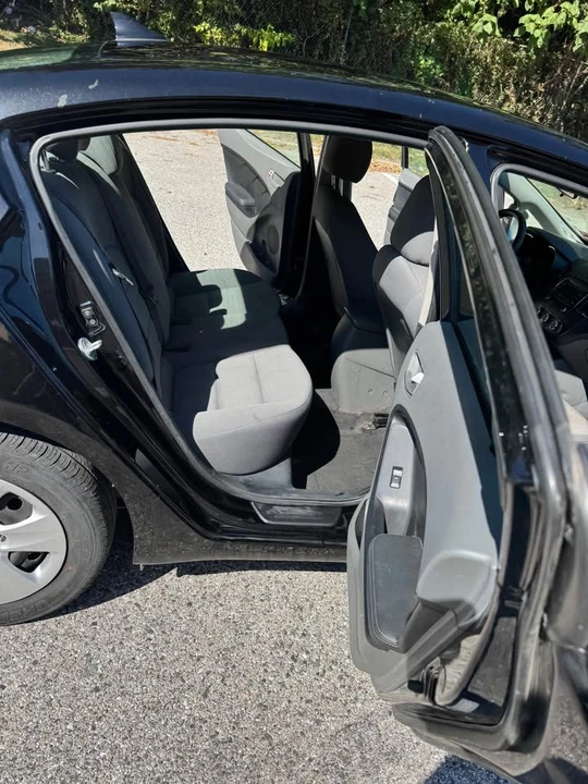 2017 Kia Forte - Image 6 of 8