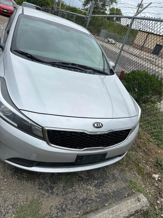 2017 Kia Forte - Image 7 of 12