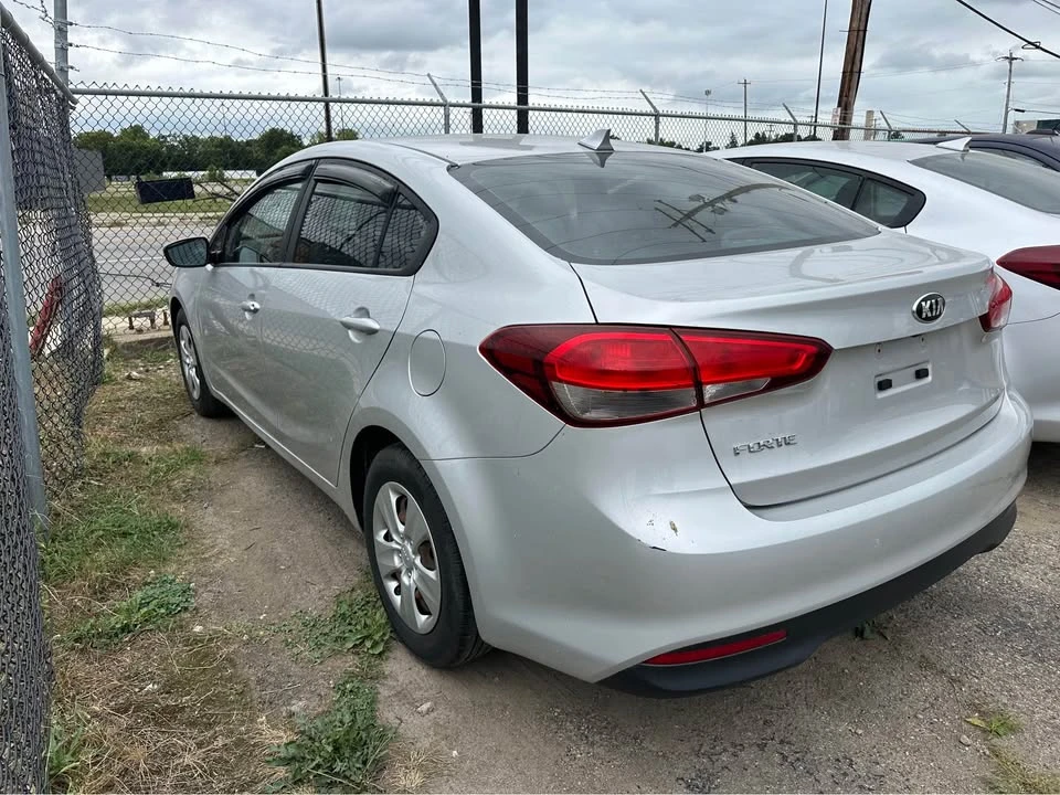2017 Kia Forte - Image 2 of 12