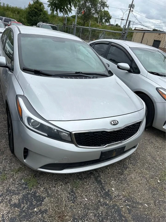 2017 Kia Forte - Image 8 of 12