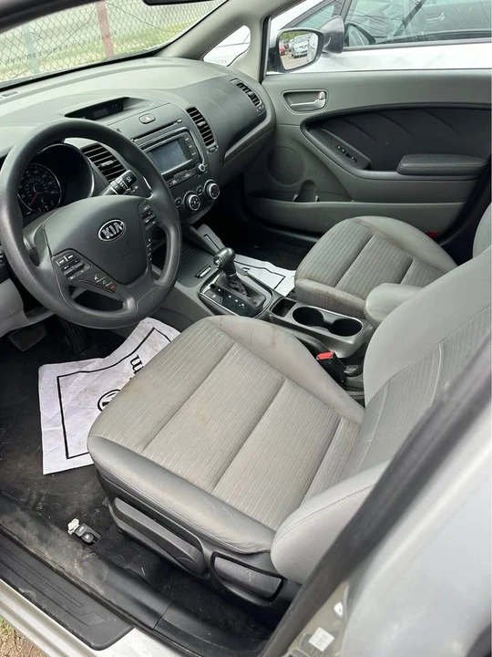 2017 Kia Forte - Image 3 of 12