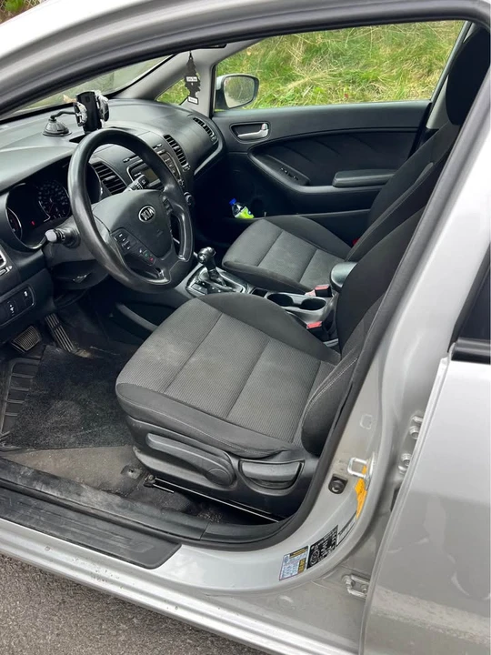 2017 Kia Forte - Image 6 of 7