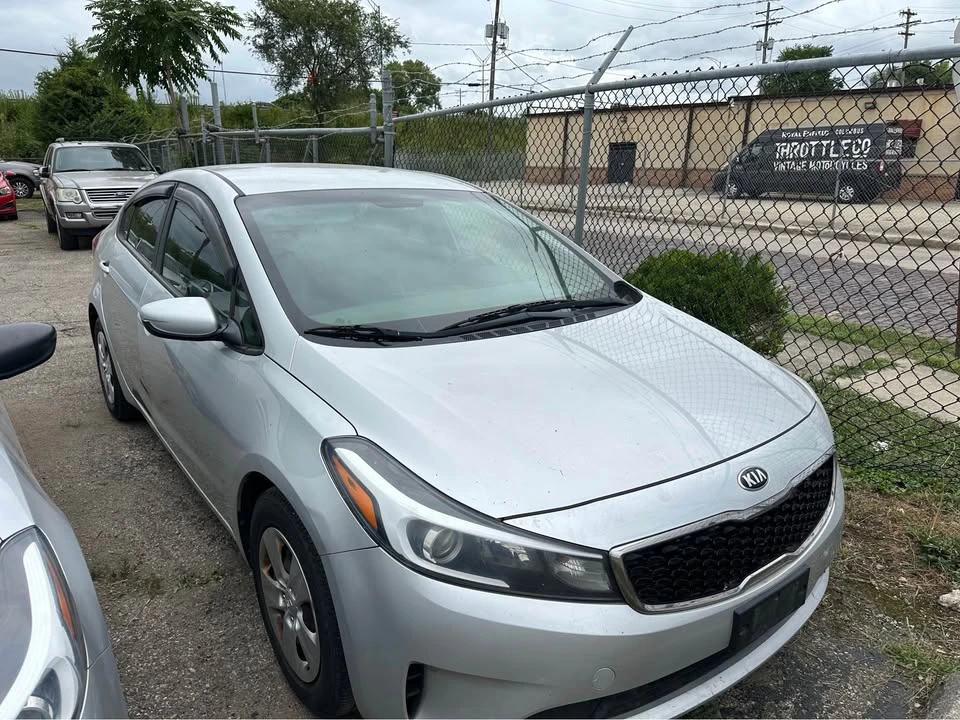 2017 Kia Forte - Image 9 of 12