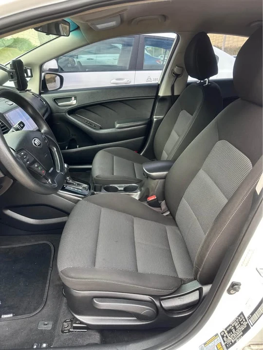 2017 Kia Forte - Image 4 of 7