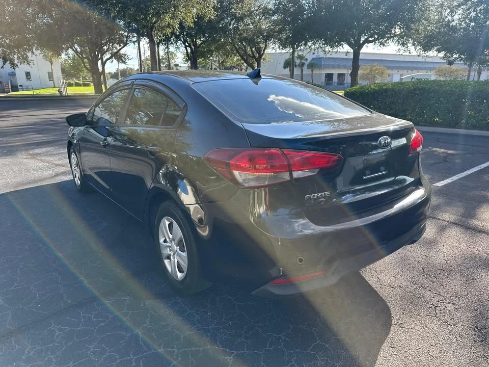 2017 Kia Forte - Image 4 of 11