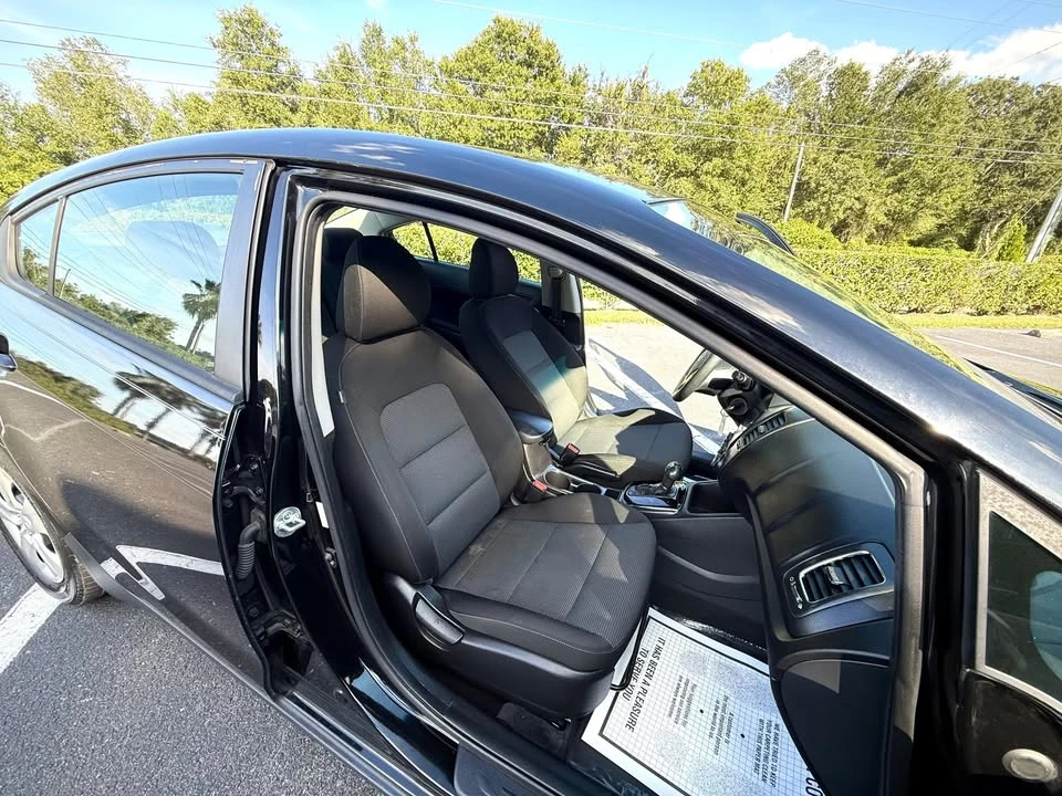2017 Kia Forte - Image 12 of 18