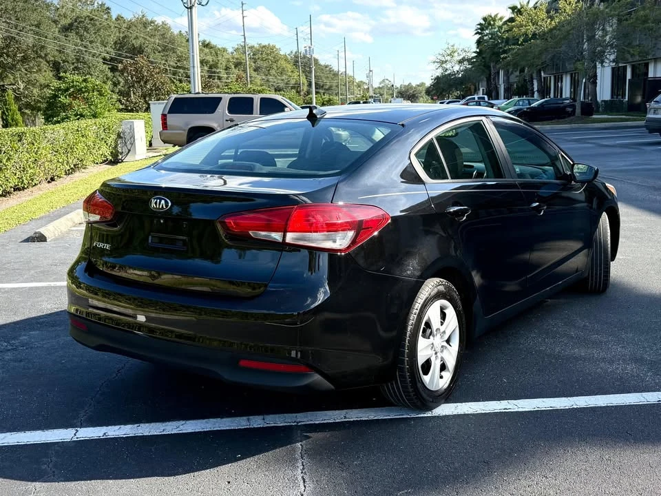 2017 Kia Forte - Image 4 of 18