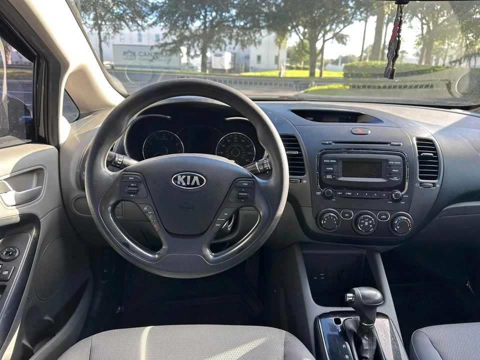 2017 Kia Forte - Image 9 of 11