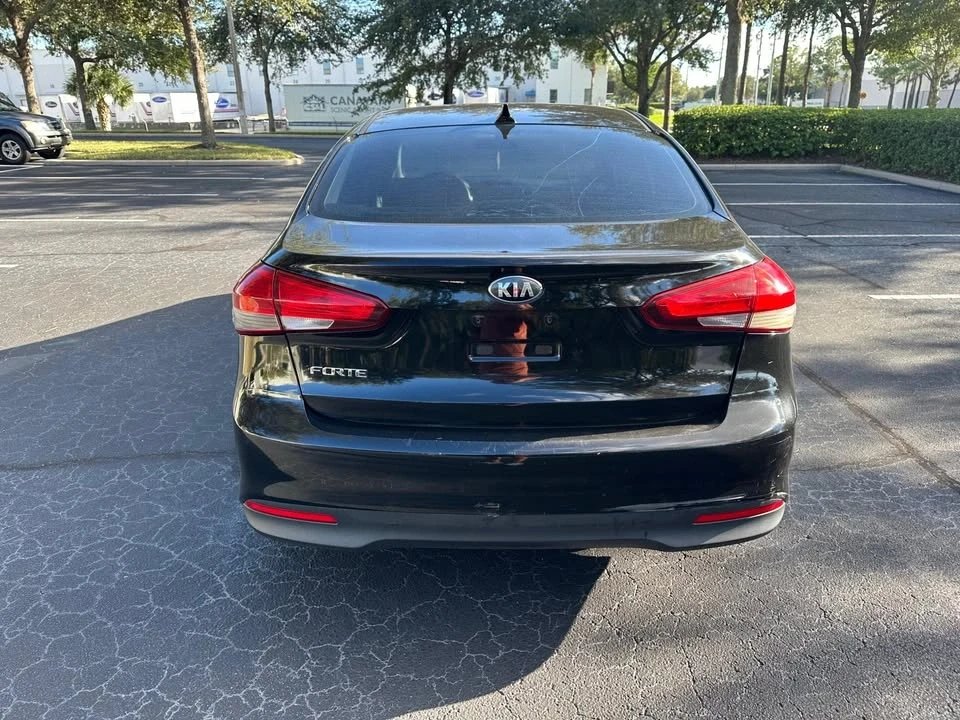 2017 Kia Forte - Image 6 of 11