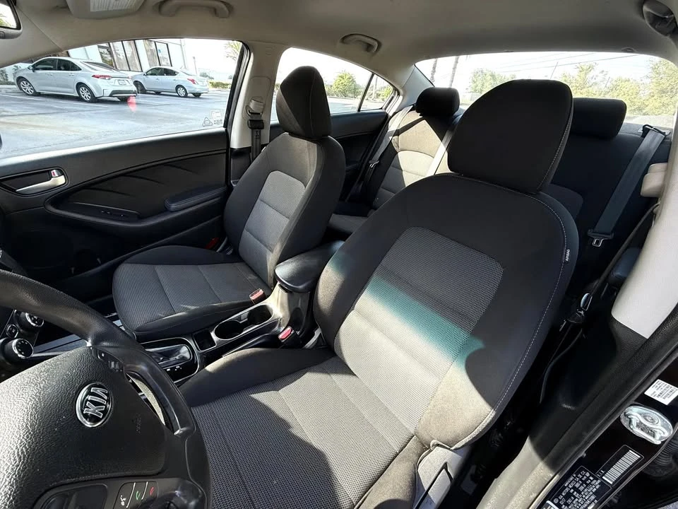 2017 Kia Forte - Image 6 of 18