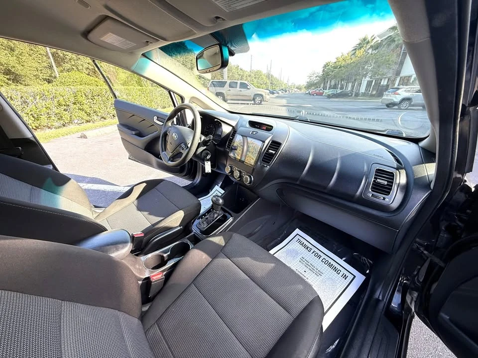 2017 Kia Forte - Image 13 of 18