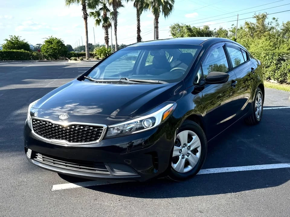 2017 Kia Forte - Image 2 of 18