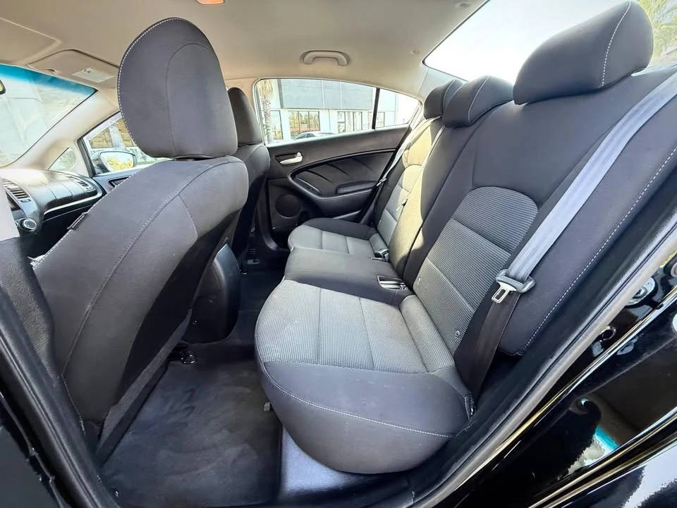 2017 Kia Forte - Image 10 of 18