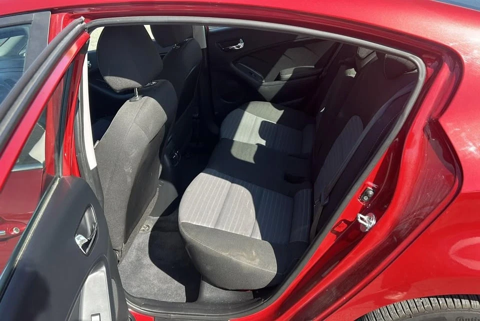 2017 Kia Forte - Image 6 of 14