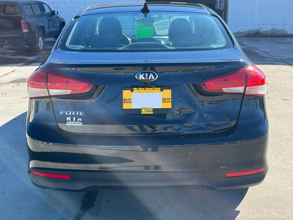 2017 Kia Forte - Image 4 of 19
