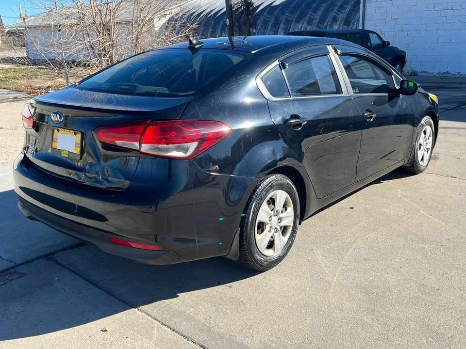 2017 Kia Forte - Image 5 of 19