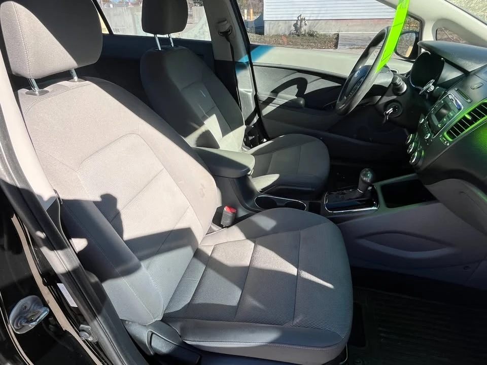 2017 Kia Forte - Image 16 of 19