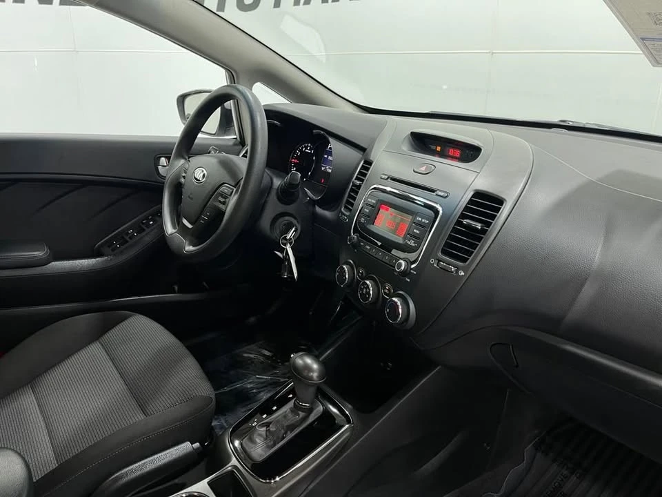 2017 Kia Forte - Image 14 of 17
