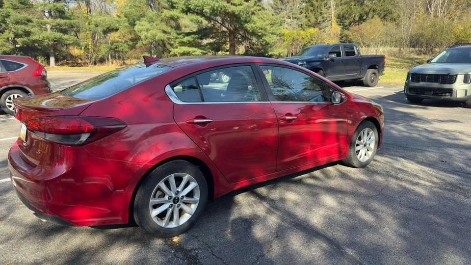 2017 Kia Forte - Image 2 of 11