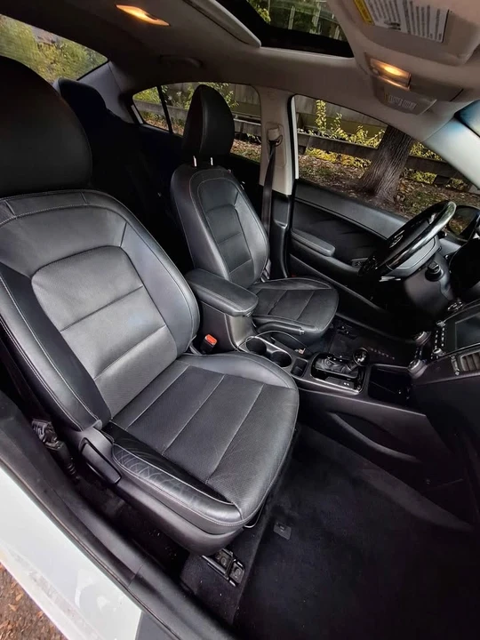 2017 Kia Forte - Image 6 of 10