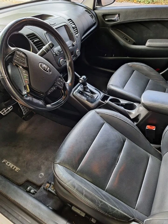2017 Kia Forte - Image 7 of 10